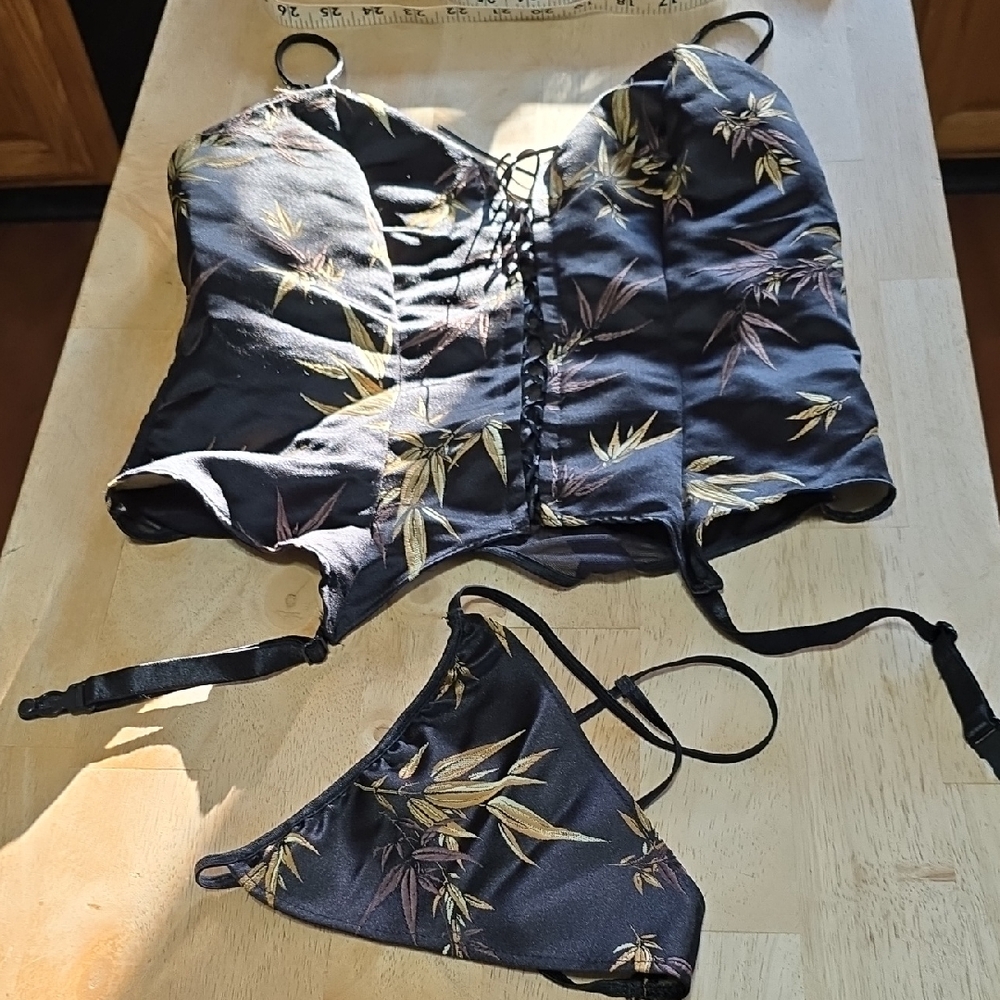 Elegant Black and Gold Chemise Set